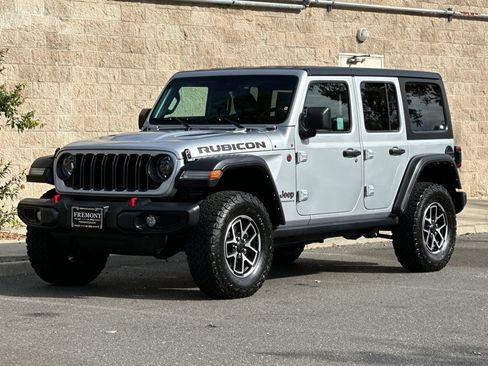Used 2024 Jeep Wrangler Unlimited Rubicon AWD/4WD image 7