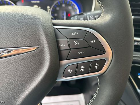 New 2026 Chrysler Pacifica Limited FWD image 19