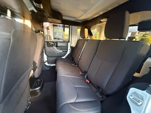 Used 2018 Jeep Wrangler Unlimited Sport S image 15