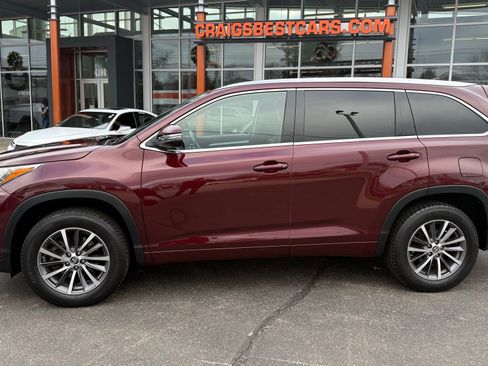 Used 2017 Toyota Highlander XLE image 1