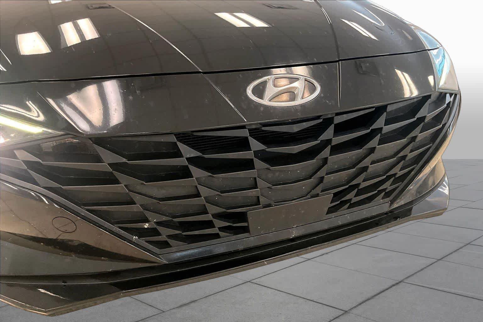 Used 2022 Hyundai Elantra SEL w/ Convenience Package FWD image 26