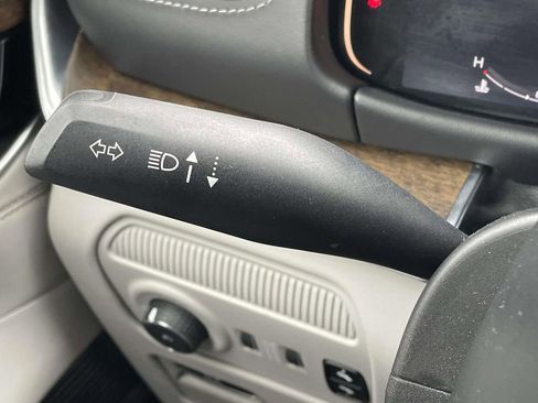 Used 2023 Jeep Grand Wagoneer L Series II image 15