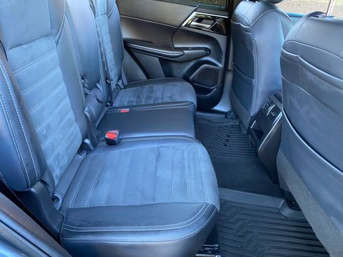 Used 2024 Mitsubishi Outlander SE Black Edition image 48