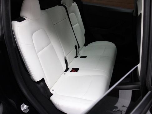 Used 2023 Tesla Model Y Long Range image 13