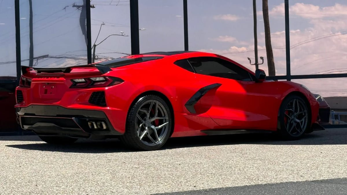 Used 2020 Chevrolet Corvette Stingray Premium Cpe w/ 3LT Preferred Equipment Group RWD image 12
