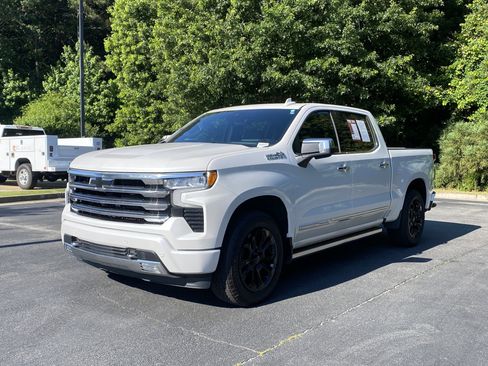 Used 2024 Chevrolet Silverado 1500 High Country w/ Technology Package AWD/4WD image 5