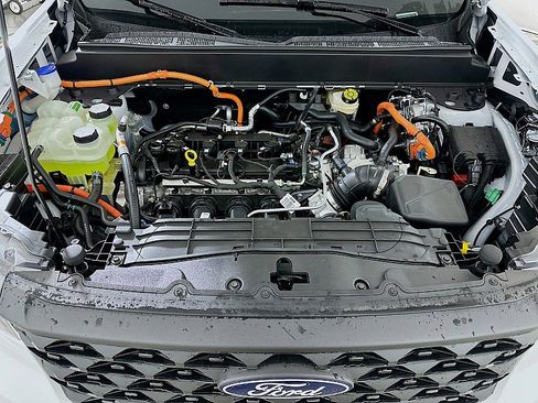 New 2025 Ford Maverick XLT w/ Equipment Group 301A image 17