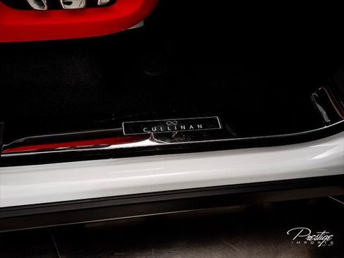 Used 2022 Rolls-Royce Cullinan Black Badge AWD/4WD image 39
