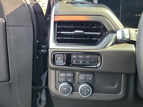 Used 2025 GMC Yukon Denali AWD/4WD image 21