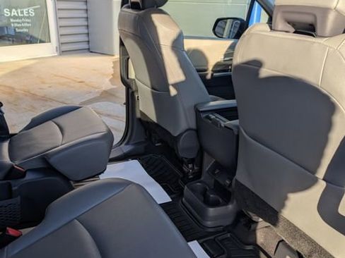 Used 2021 Toyota Sienna XLE w/ XLE Plus Package image 15