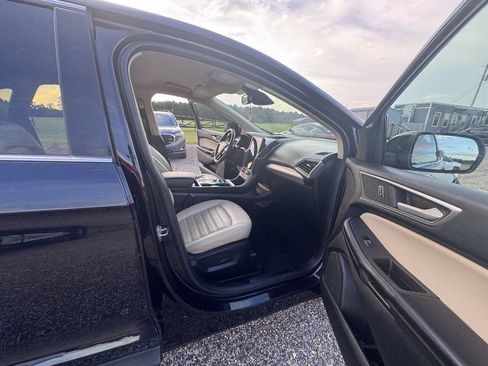 Used 2022 Ford Edge SEL AWD/4WD image 15