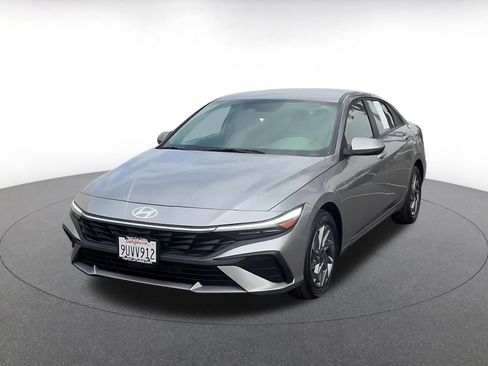 Used 2026 Hyundai Elantra Hybrid FWD image 6