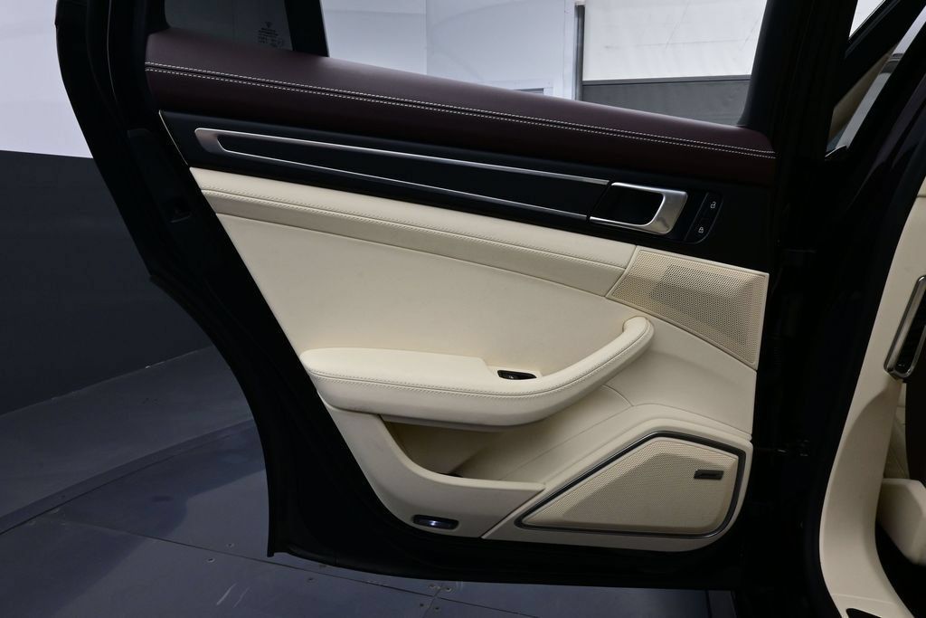 Certified 2023 Porsche Panamera 4 Platinum Edition AWD/4WD image 13