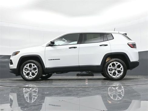Used 2025 Jeep Compass Sport image 43