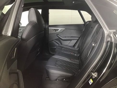 Used 2024 Audi SQ8 Prestige w/ Prestige Package image 21