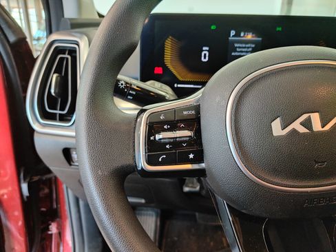 Used 2025 Kia Sorento LX FWD image 10