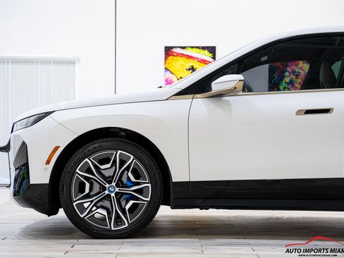 Used 2024 BMW iX xDrive50 w/ Premium Package AWD/4WD image 14