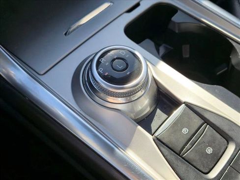 Used 2024 Ford Explorer Limited image 15