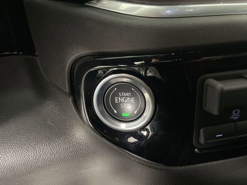 Used 2025 GMC Sierra 1500 SLT image 16