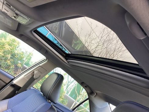 Used 2016 Toyota Camry image 3