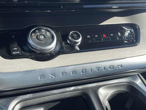 New 2026 Ford Expedition Platinum w/ Driver's Package image 13