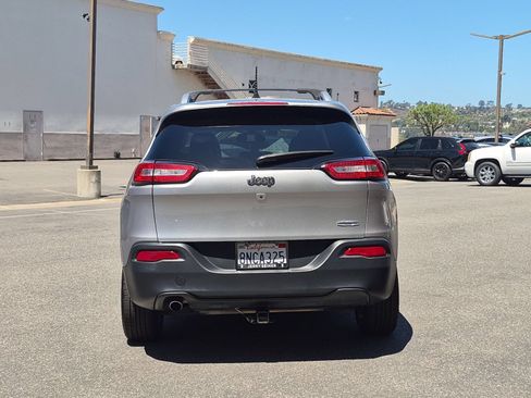 Used 2016 Jeep Cherokee Latitude w/ Comfort/Convenience Group FWD image 4