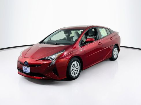 Used 2017 Toyota Prius Four FWD image 1