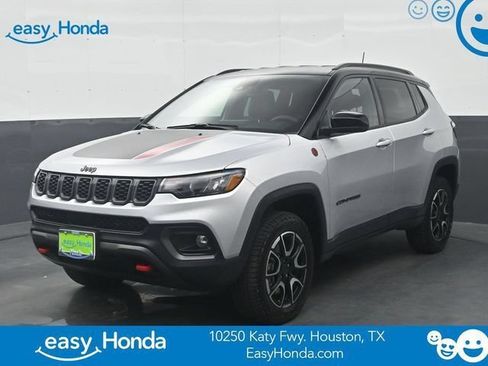Used 2025 Jeep Compass Trailhawk AWD/4WD image 1