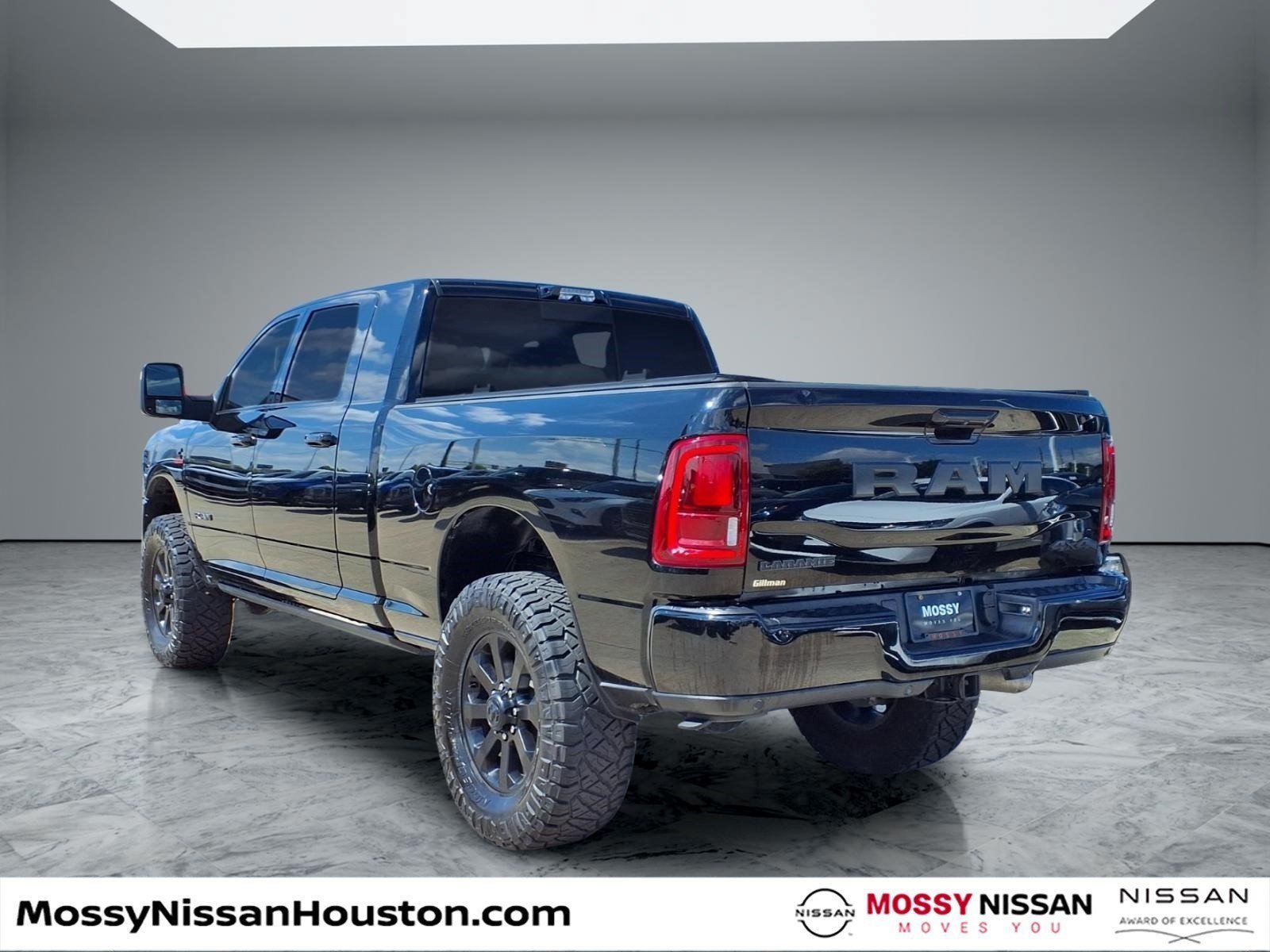 Used 2025 RAM 2500 Laramie AWD/4WD image 2