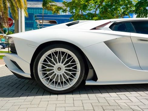 Used 2018 Lamborghini Aventador S AWD/4WD image 30