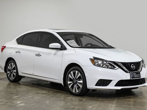 Used 2019 Nissan Sentra SV w/ Special Edition Package FWD image 9