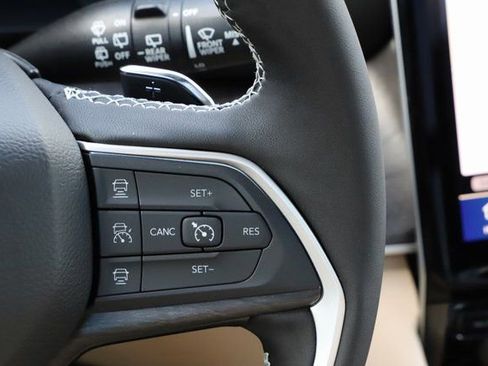 New 2025 Jeep Grand Cherokee Limited w/ Luxury Tech Group II image 19