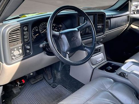 Used 2002 Chevrolet Suburban LT image 14
