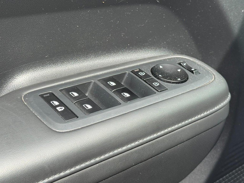 Used 2025 Hyundai Santa Fe SEL FWD image 22