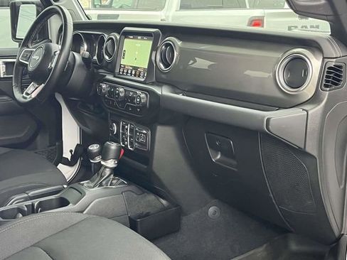 Used 2022 Jeep Wrangler Unlimited Sahara w/ Cold Weather Group image 24