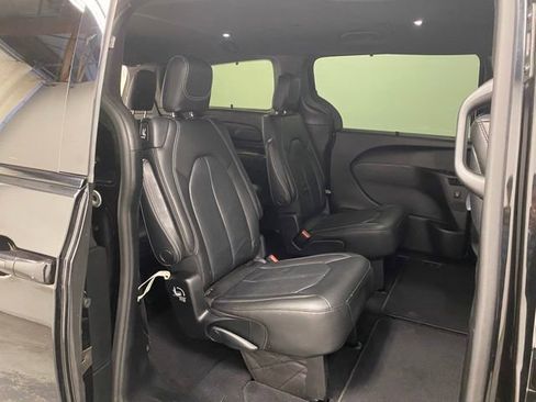 Used 2019 Chrysler Pacifica Touring-L Plus w/ S Appearance Package FWD image 26
