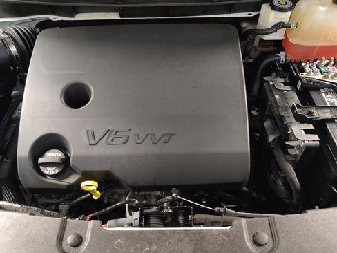 Used 2022 Chevrolet Traverse LT FWD image 30