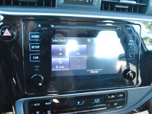Used 2019 Toyota Corolla SE FWD image 20