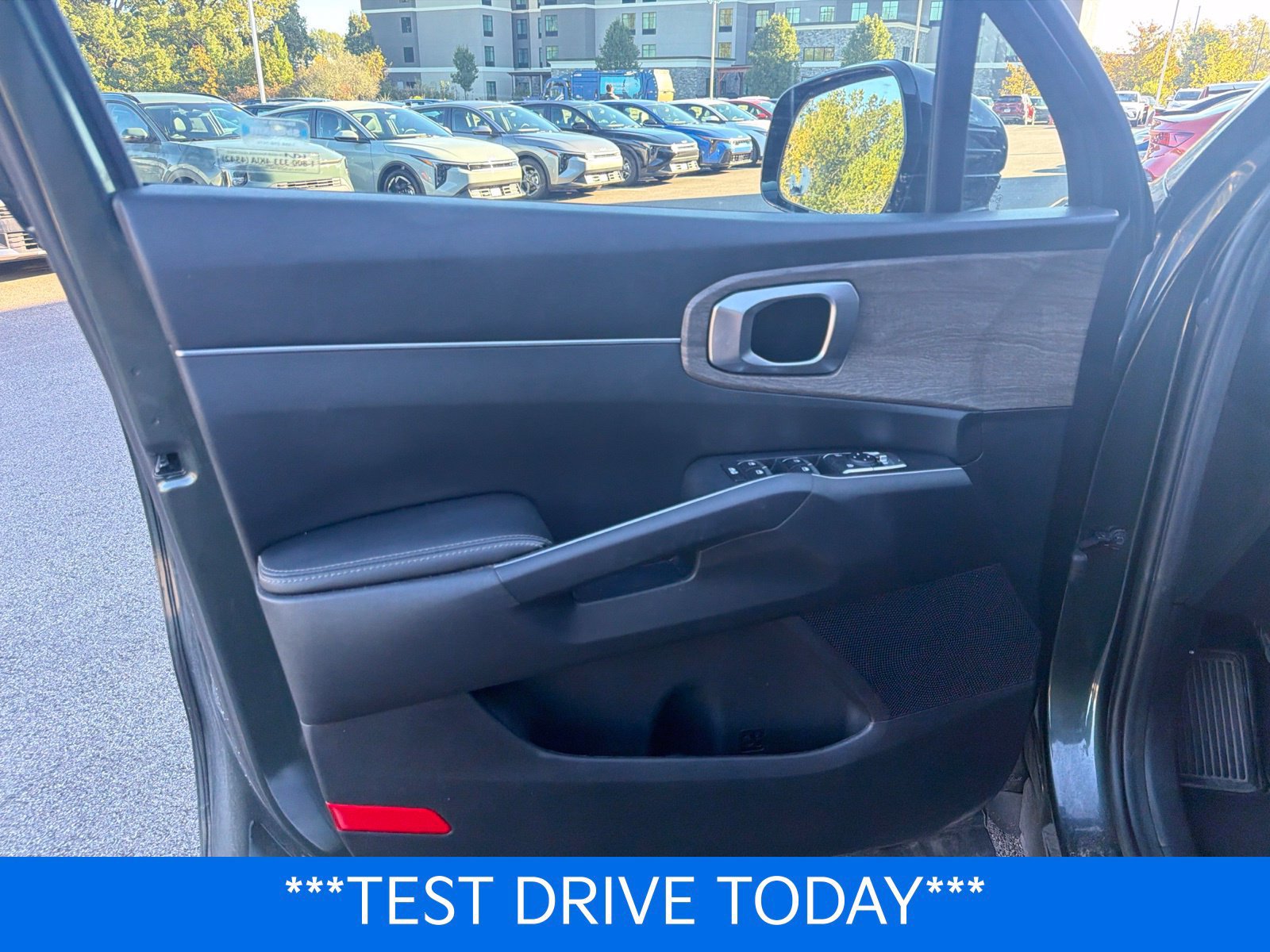Used 2023 Kia Sorento S AWD/4WD image 12