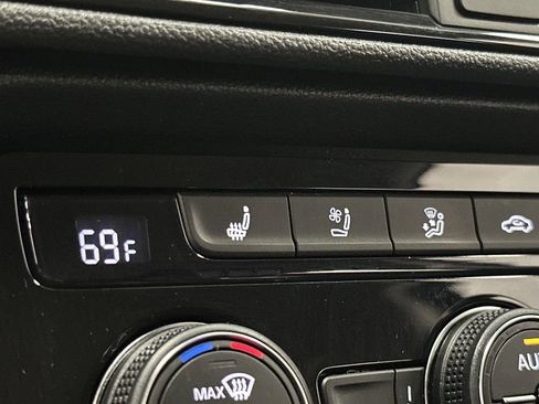 Used 2022 Volkswagen Taos SEL image 7