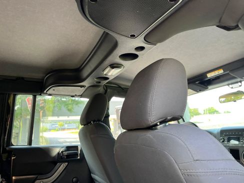 Used 2018 Jeep Wrangler Unlimited Sport w/ Connectivity Group AWD/4WD image 29