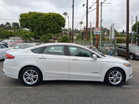 Used 2018 Ford Fusion SE w/ Equipment Group 602A FWD image 7