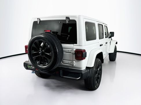 Used 2024 Jeep Wrangler Unlimited Sahara AWD/4WD image 9