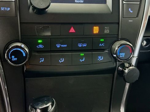 Used 2016 Toyota Camry SE image 14