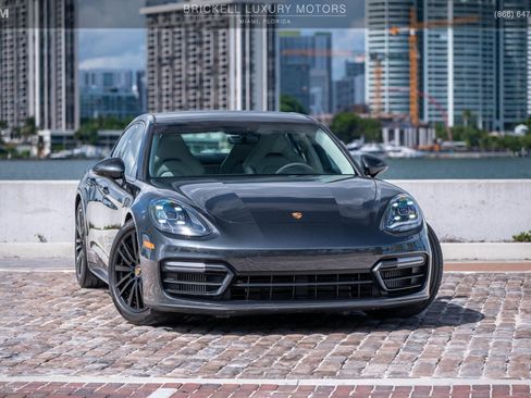 Used 2022 Porsche Panamera GTS image 2
