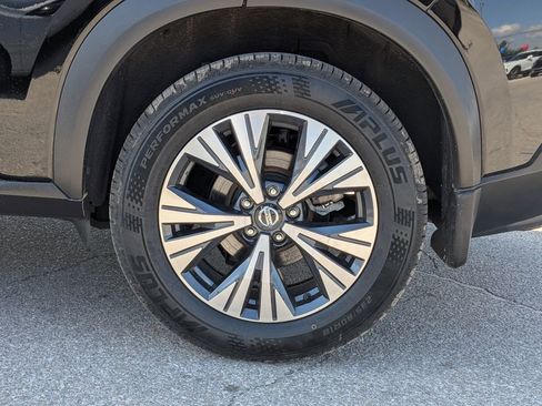 Used 2021 Nissan Rogue SV image 9