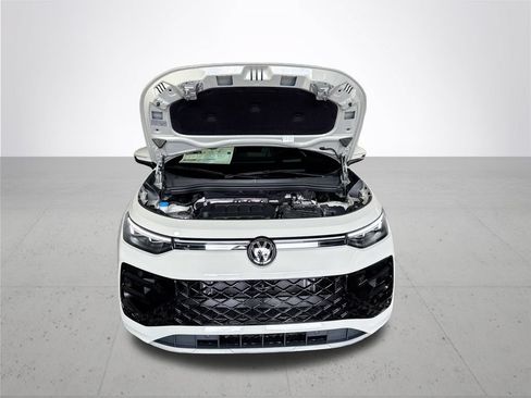 New 2026 Volkswagen Tiguan SEL R-Line AWD/4WD image 23