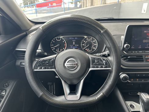 Used 2020 Nissan Altima 2.5 S FWD image 11