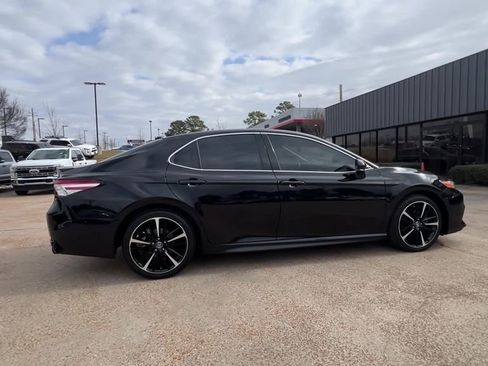 Used 2020 Toyota Camry XSE image 7
