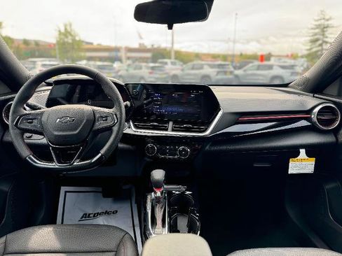 New 2025 Chevrolet Trax RS w/ Sunroof Package image 5